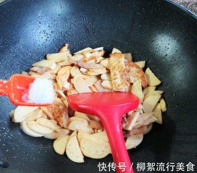 茭白|五花肉煎鸡蛋炒茭白，简单快手，鲜香下饭！