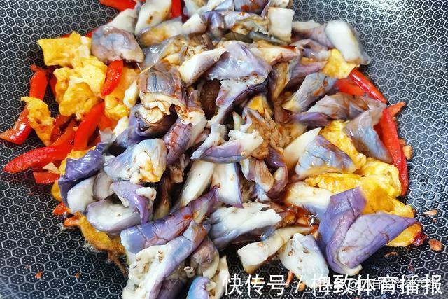 郫县豆瓣酱|鸡蛋茄子配彩椒,不油不腻味道香,真的越吃越想吃