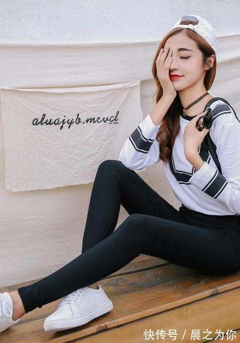 搭配 打底裤设计修身更有型,拉长身材的比例,走在了时尚的顶端