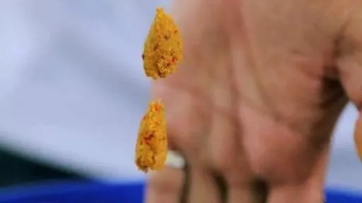 天冷用拉饵还是搓饵?不怕钓不到鱼,试试这三个钓鱼高手秘密