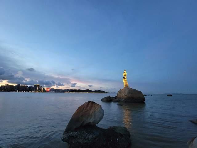 旗舰|夜景最考验拍摄实力？三星苹果国产旗舰对比，一个路灯见分晓