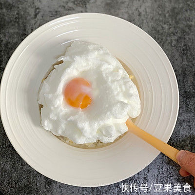 鸡蛋拌饭|#圣迪乐鲜蛋杯复赛#云朵鸡蛋拌饭