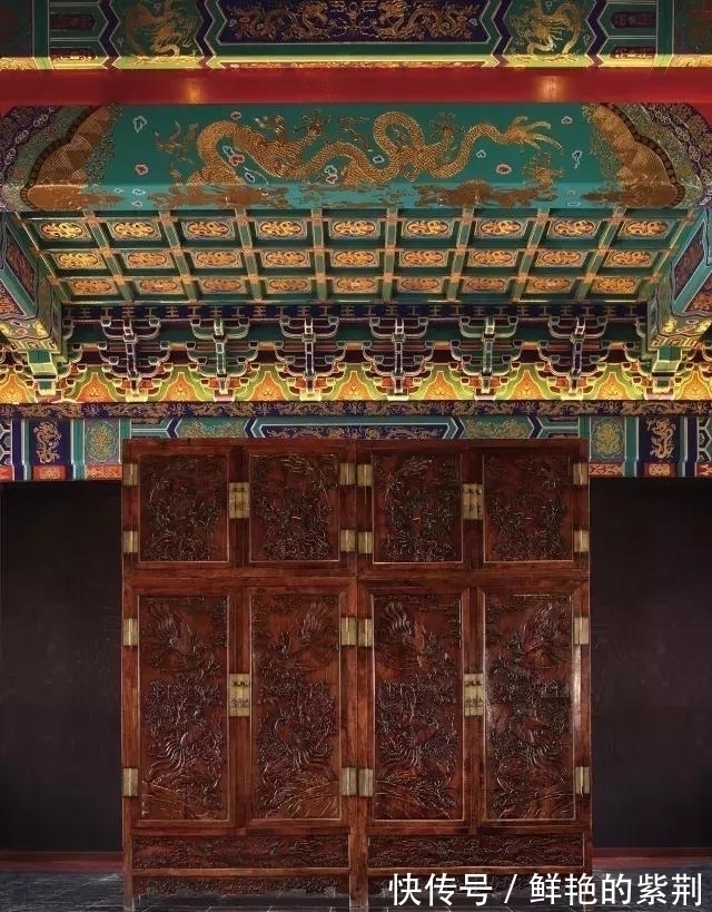 人民币@20多吨的黄花梨就出了17件家具,标价1.9亿,卖了5年都卖不出去!