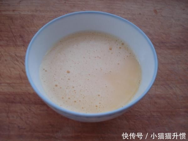 吃鱼经常卡喉咙,别只会喝醋了,学会这一招,让鱼刺自己出来!