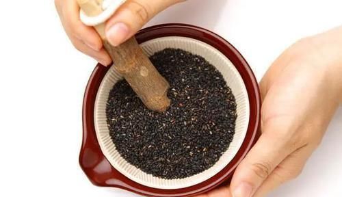 热水泡脚|肾不好的人,睡觉时有4种表现,若一个不占,恭喜身体还不错