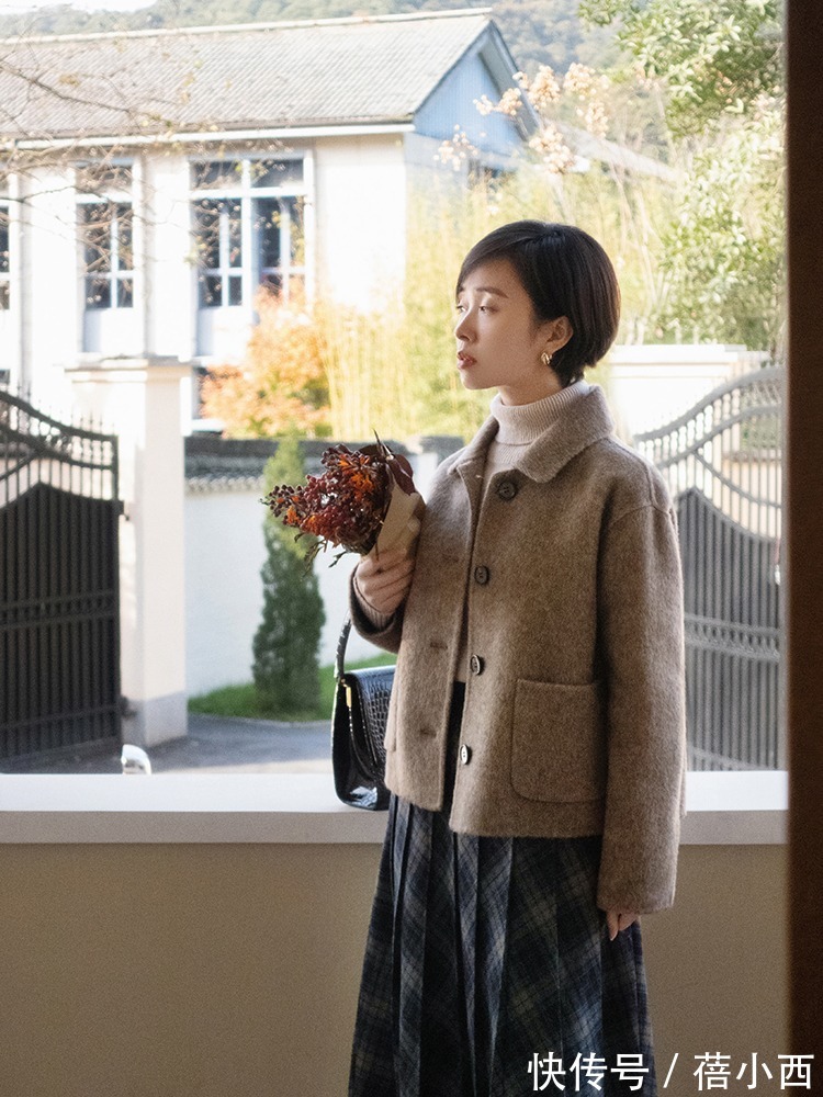 裙装|甭管配裤子还是半身裙,“毛呢外套”都是2022最火单品,超显气质