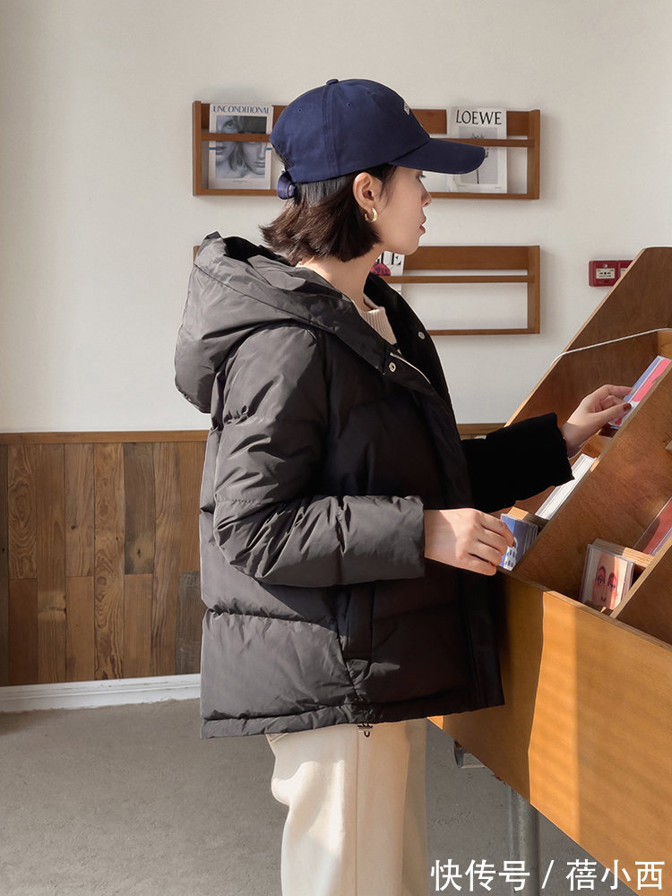 毛毛领 今年羽绒服“穿短不穿长”,搭配牛仔裤真洋气,搭配半身裙好高级
