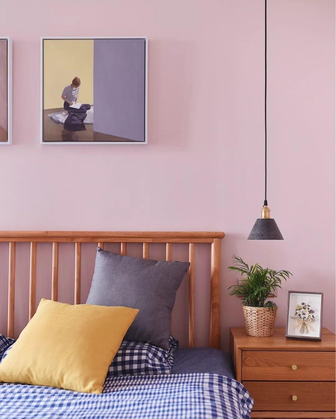 实用|卧室太小放不下床头柜?学学人家这样设计,比床头柜还实用!