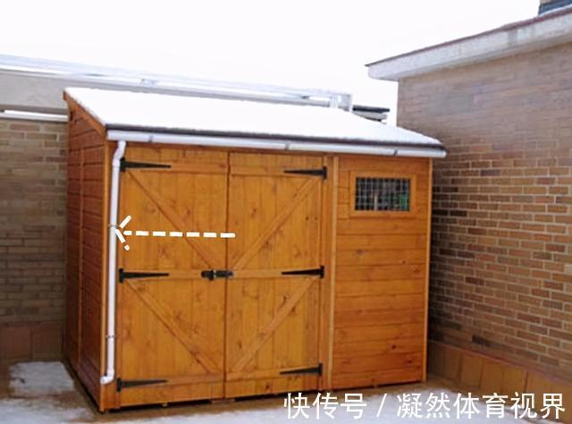 瓦片|既然露台不让封,不如沿墙打一整排柜子,当杂物间用,谁还拦着?