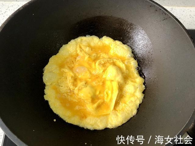 红椒|韭黄炒鸡蛋，先炒韭黄还是先炒鸡蛋，很多人搞错，难怪韭黄不好吃