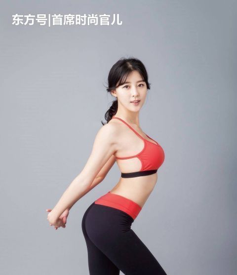 沐春风|美女街拍穿搭打底裤的小姐姐,曲线纤瘦,活力十足