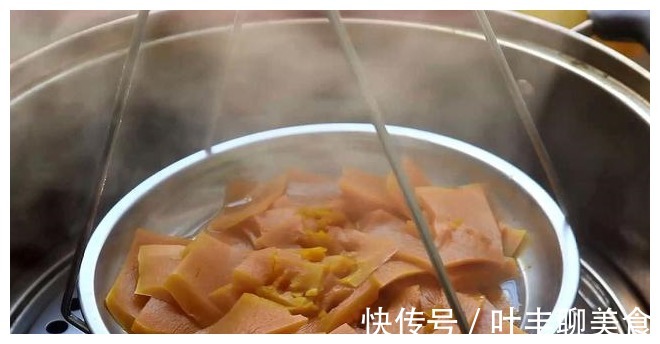 红糖|夏天要多吃南瓜，别做南瓜饼，教你1个新吃法，比吃肉还解馋