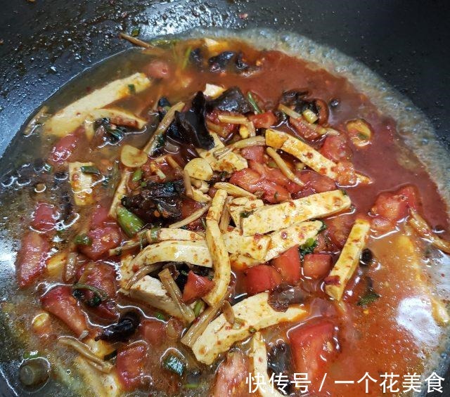 小炒泡馍，馍筋爽滑，料重味纯，酸辣开胃！