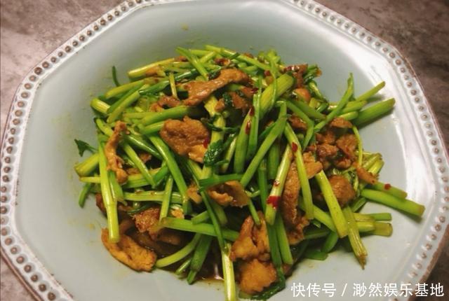 入口|长在水里的芹菜,入口而来的清脆,农村人爱吃的野菜,营养价值高