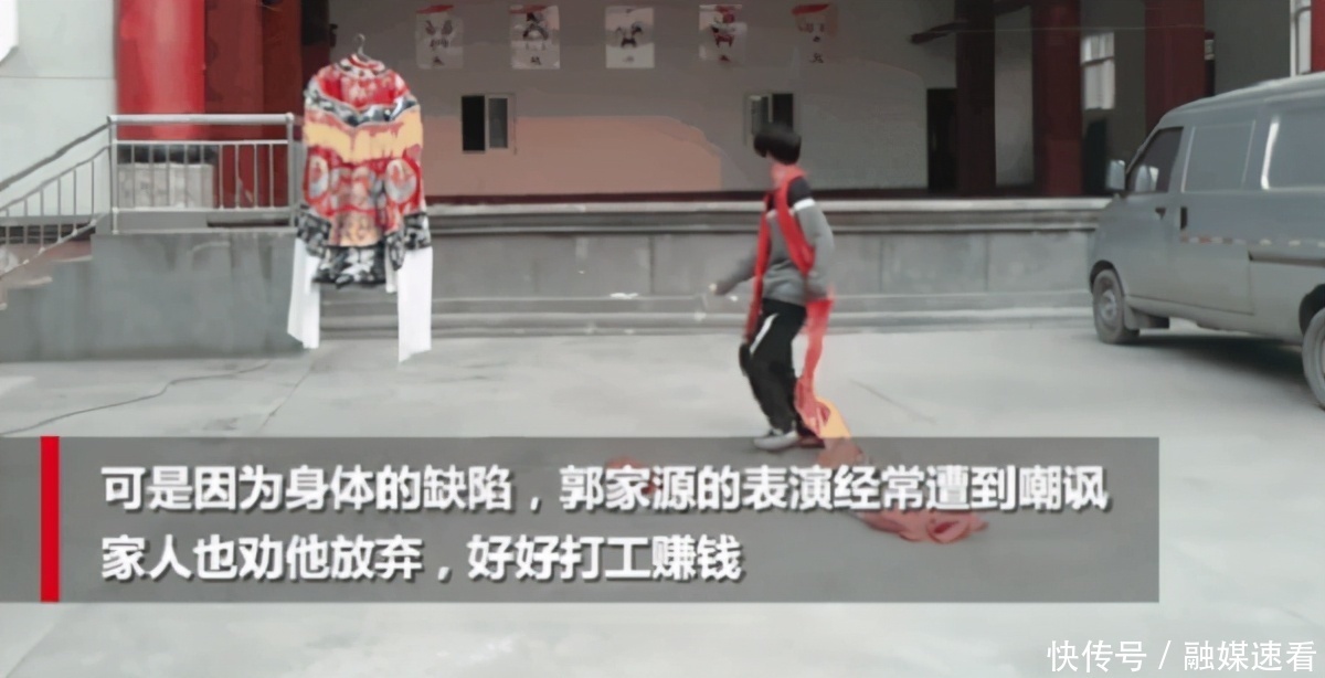 自学|西安男子被人嘲讽脑瘫,后自学昆曲10载,称:不在乎别人怎么看