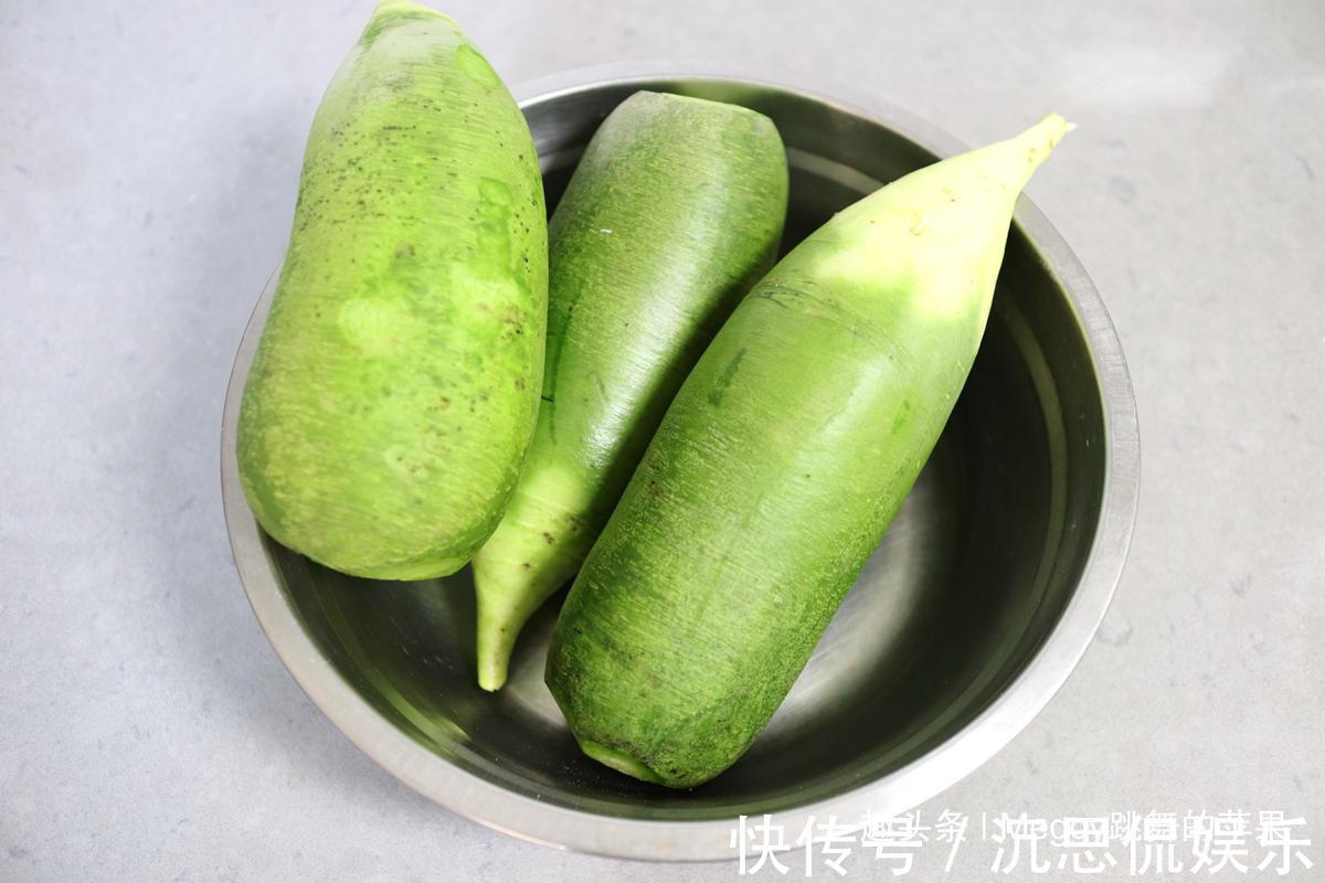 三个萝卜一盆面,蒸出的大包子比肉香,越吃越香!