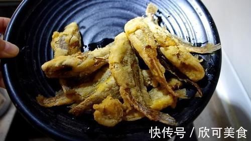 炸鱼光裹面粉可不酥，多做一步，就算放一晚，鱼尾巴都吃干净