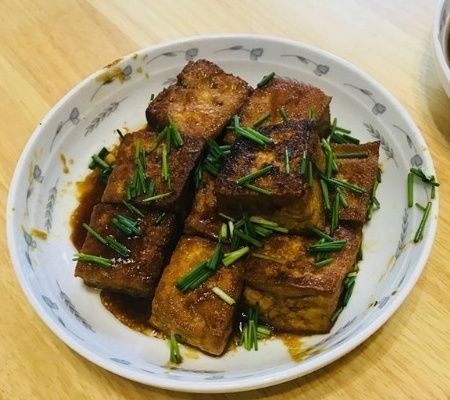 婚后爸妈来看我,我下厨做了一桌菜招待,吃完饭后婆婆板起了脸