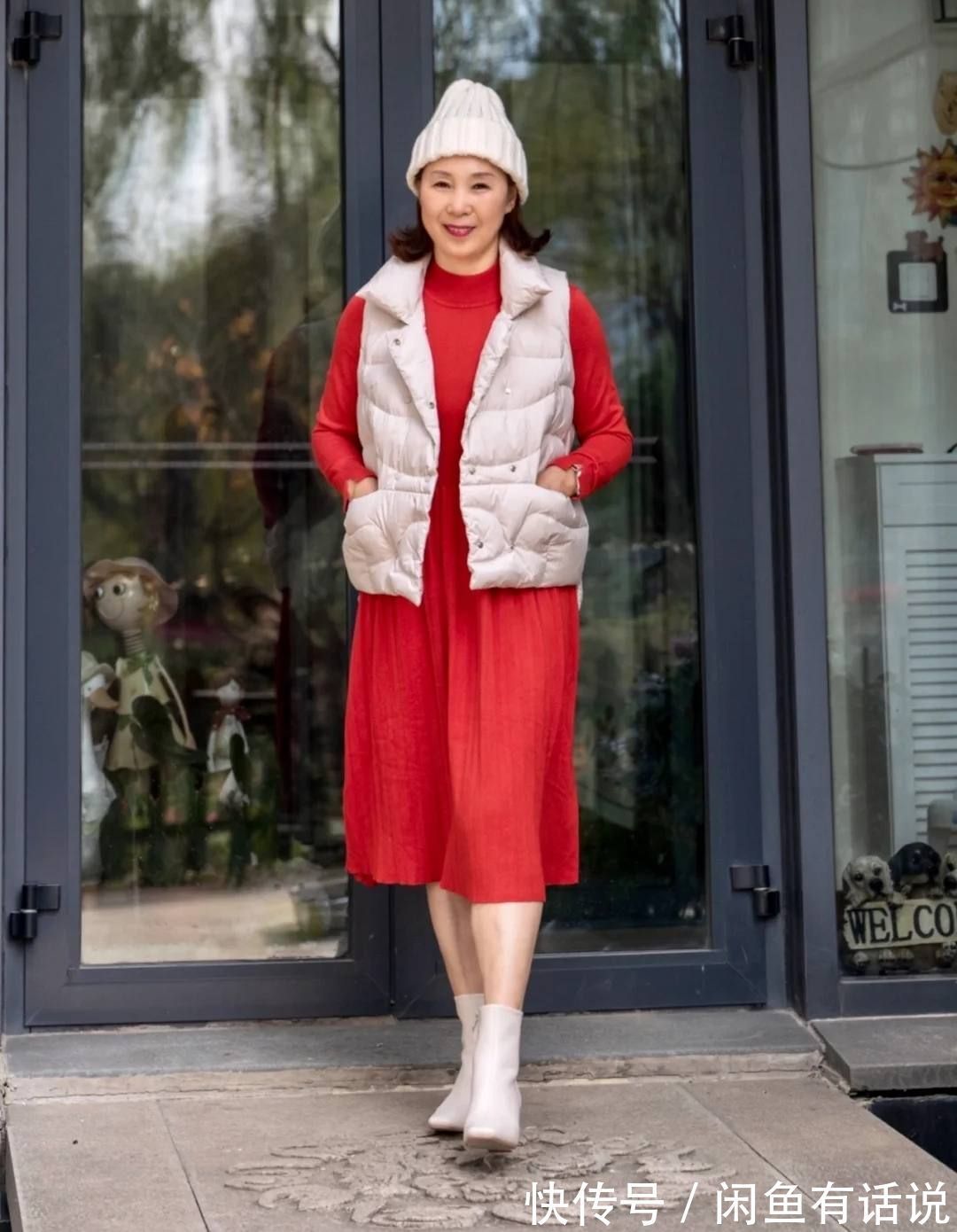 短裙 会穿的女人不会老!学65岁博主用“红色”穿出冬日时髦,高级减龄