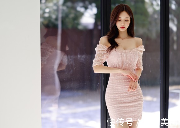 孙允珠 女神孙允珠的时尚搭配:春雪蕾花甜美波点蝴蝶肩衣裙