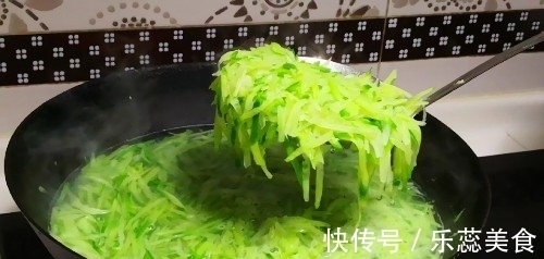 营养|萝卜做馅时，最忌焯水或油炒，教你一招，萝卜香甜营养还不流失