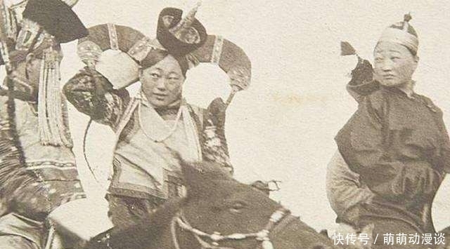 女人|晚清老照片：蒙古的女人酷爱牛角，苦命的男子哭着吞剑！