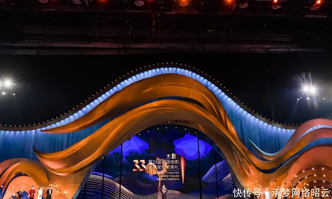 金鸡奖|《白云之下》导演王瑞斩获金鸡奖最佳导演奖