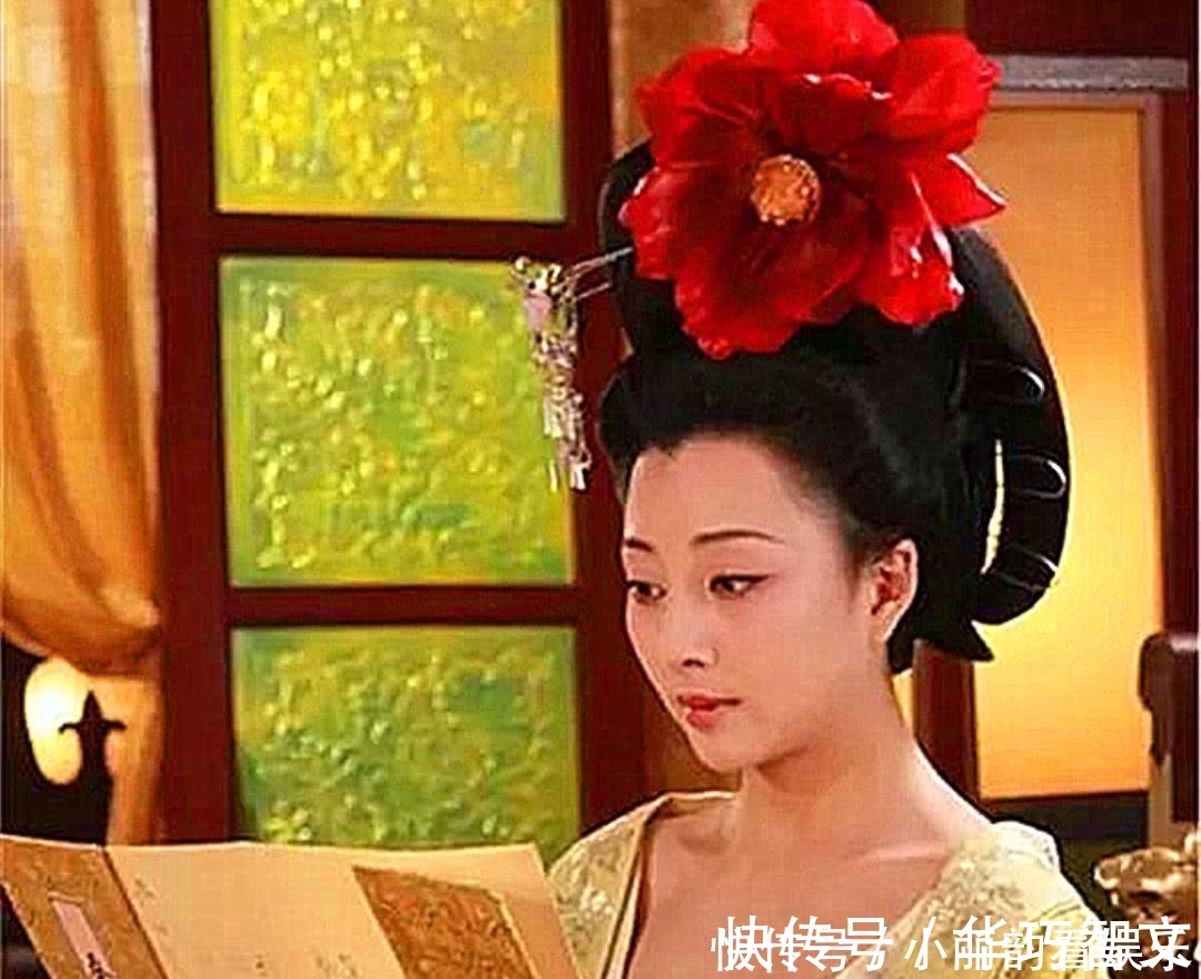 女人 古代女人的发型那么复杂,她们是怎么梳上去的?答案你想不到!