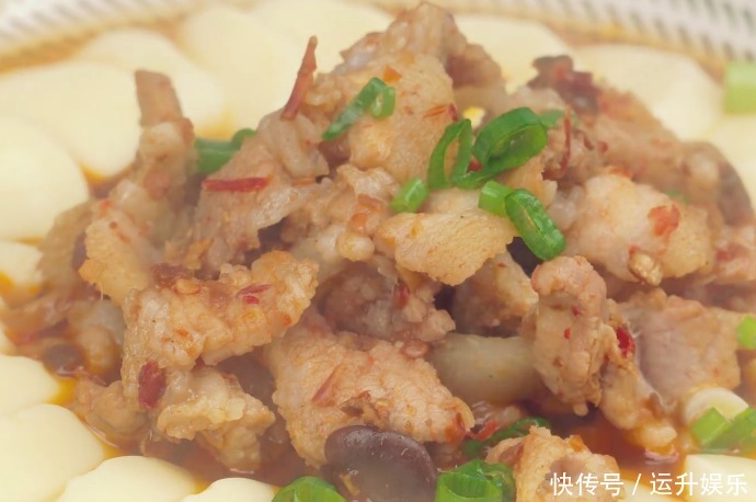  豆腐和五花肉这样搭配太美味，简单一蒸就能吃，解馋的家常菜