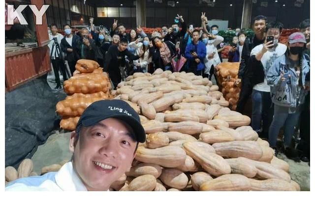 跑男|Angelbaby清晨现身蔬菜物流园《奔跑吧·黄河篇2》跑男团助农卖菜