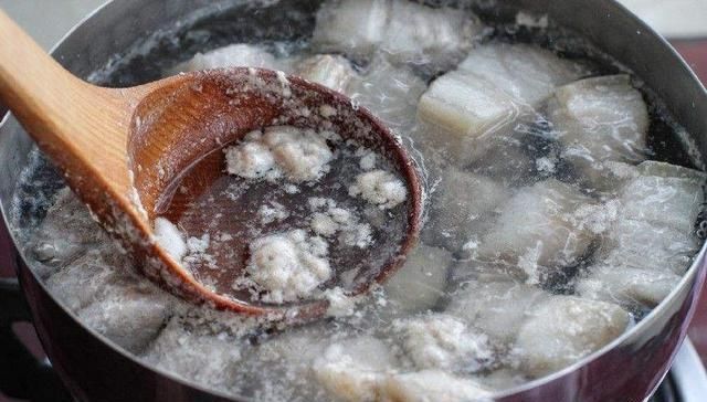 脏东西|煮肉时,上面的浮沫是精华还是脏东西,要撇去吗又学到一招