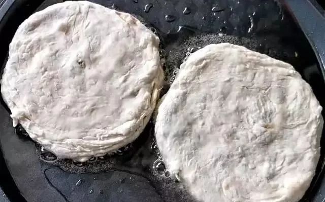 老妈天天做此面食，全家吃不够，做法超简单，太香了