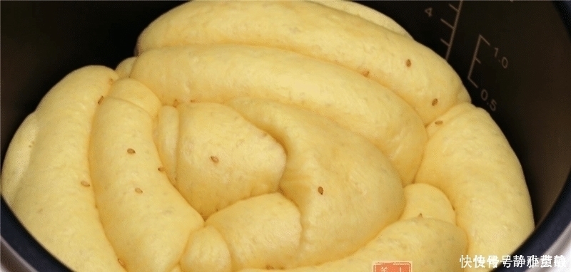 早餐用电饭锅做面包的配方,比蒸的馒头还香甜,一大锅香喷喷