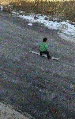 |搞笑GIF趣图:我有给手机降温的好方法