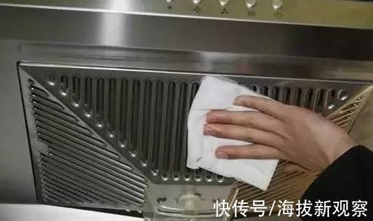 别再用小苏打清洁厨房油污了!教你正确做法,厨房清新又干净