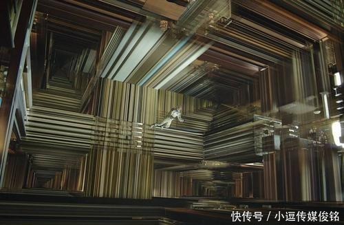 爱因斯坦 未来人类像恐龙一样被灭绝,有没有可能穿越虫洞,拯救自己