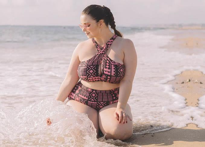 玛莲娜|200斤的女人当上了模特,赘肉满身身材很匀称,深得网友喜爱