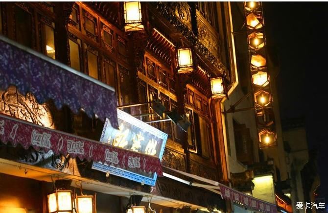  屯溪老街，红红火火