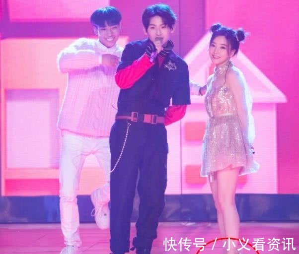 身高|馮提莫在家做毛血旺,離開10cm驢蹄鞋,廚房水槽直接暴露身高