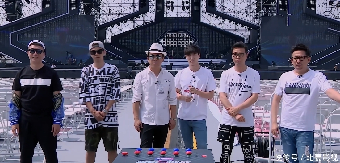 综艺 “极挑男人帮”再聚首制作综艺,导演人选确定严敏,王迅处境尴尬