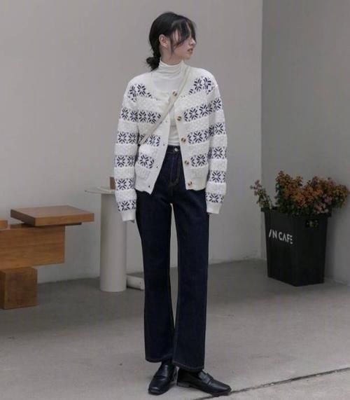 早春怎么兼顾优雅与时尚？这4个“配色”妙招值得收藏，超洋气