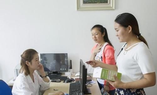 为什么有些人鼻子两侧，会挤出白色条状物？是什么东西？