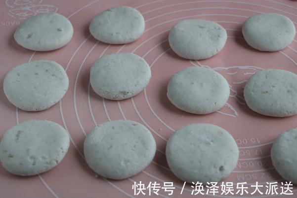 芋头|芋头做成的红糍粑,1块芋头1把糯米饭,软糯又香甜