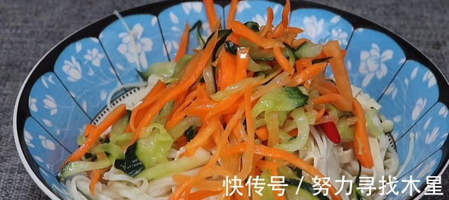 辣椒面|这菜再贵也要吃一次，钙是牛奶好几倍，碗拿开的时候，香味扑鼻！