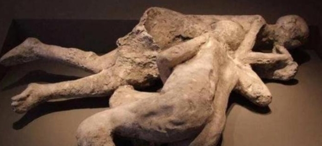 情侣!最深情的情侣,一吻持续了2800年,专家:已经成为了世界文物