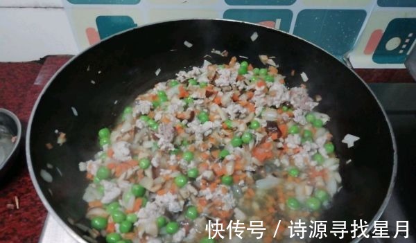 汤汁|糯米烧麦怎么做才好吃,和面和馅都有技巧,米粒吸满汤汁肉香四溢!