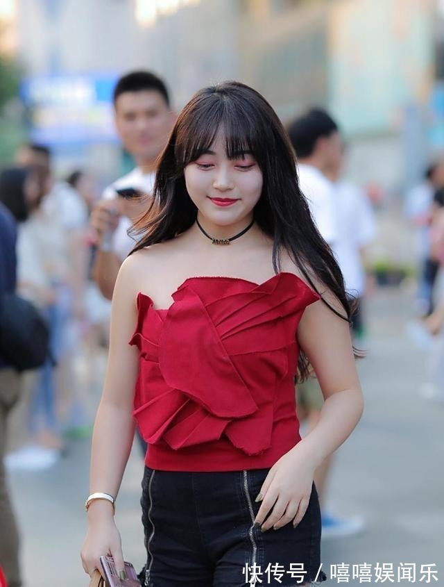 修长|身形修长的打底裤美女，让身形美感提升，清凉时尚