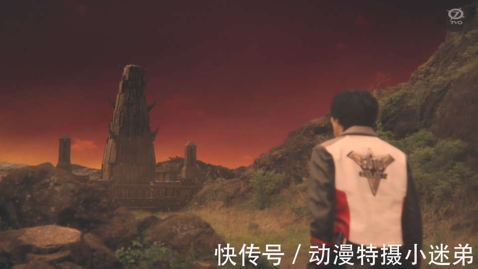 真中剑|剑悟穿越,暗黑勇士特利迦登场,人狠话不多,开场就释放必杀技!