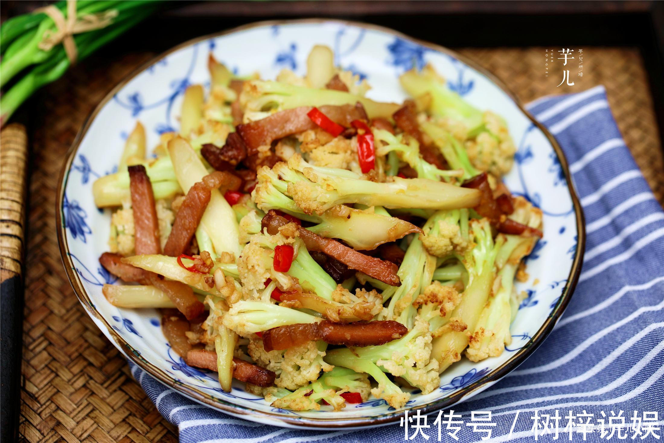 花菜别直接下锅炒，多一步，脆嫩可口，比肉还香，好吃又下饭