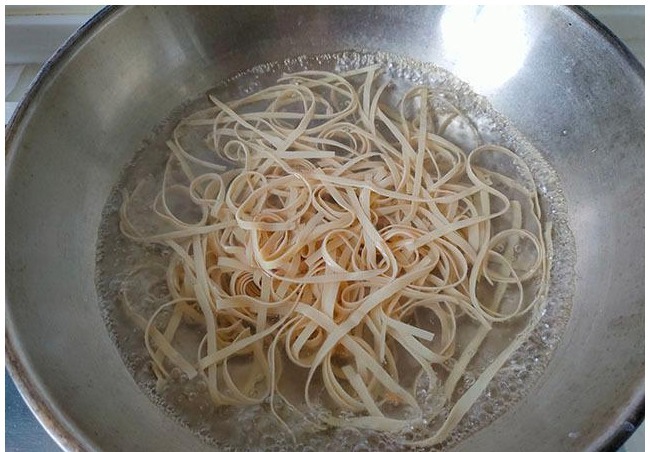 我家一周吃3回的菜，食材烫一烫，浇点料汁拌一拌，天热吃真爽口